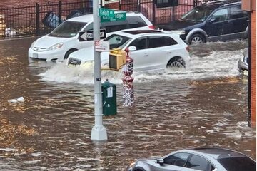 Imagen de la petición The sewers on Bainbridge St. must be replaced due to dangerous, reoccurring flooding.